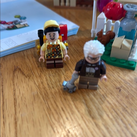 Genuine LEGO Disney UP House with Balloons Dug (Open Box) - Picture 2 of 13